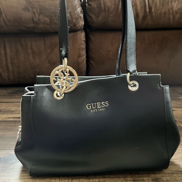 *Authentic* GUESS Handbag - Picture 1 of 1